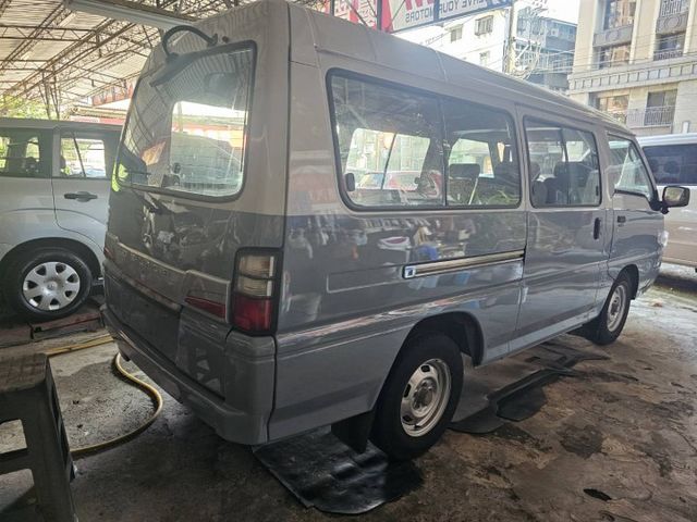 僅跑4萬 3人座 客貨車 改雙色珍珠白+水泥灰 露營首選  第2張相片