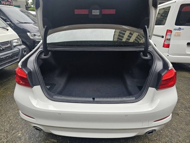 一手車 可認證 原鈑件  IKEY 摸門解鎖 盲點偵測 氣氛燈  第5張相片