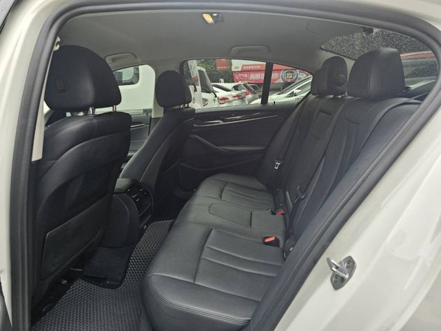 一手車 可認證 原鈑件  IKEY 摸門解鎖 盲點偵測 氣氛燈  第8張相片