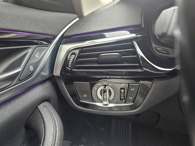 一手車 可認證 原鈑件  IKEY 摸門解鎖 盲點偵測 氣氛燈  第12張相片