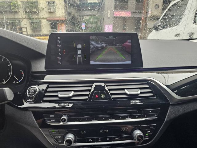 一手車 可認證 原鈑件  IKEY 摸門解鎖 盲點偵測 氣氛燈  第15張相片