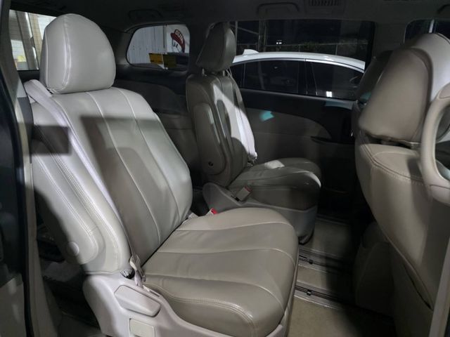 車況超優 倒車顯影 網路電視 藍芽音樂 電尾門 雙側電滑門 高清數位前後錄影  第三排電動收折  第4張相片