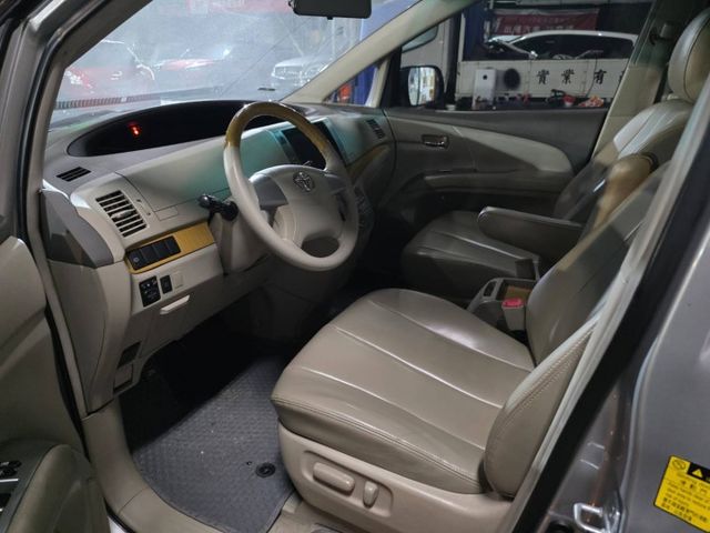 車況超優 倒車顯影 網路電視 藍芽音樂 電尾門 雙側電滑門 高清數位前後錄影  第三排電動收折  第5張相片