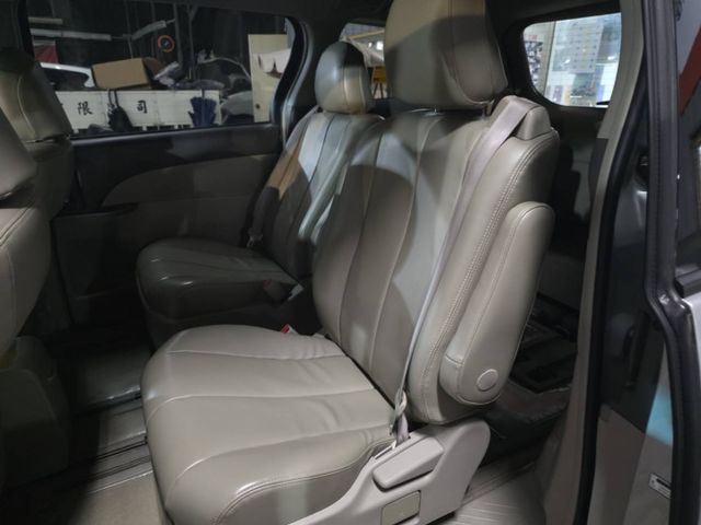 車況超優 倒車顯影 網路電視 藍芽音樂 電尾門 雙側電滑門 高清數位前後錄影  第三排電動收折  第6張相片