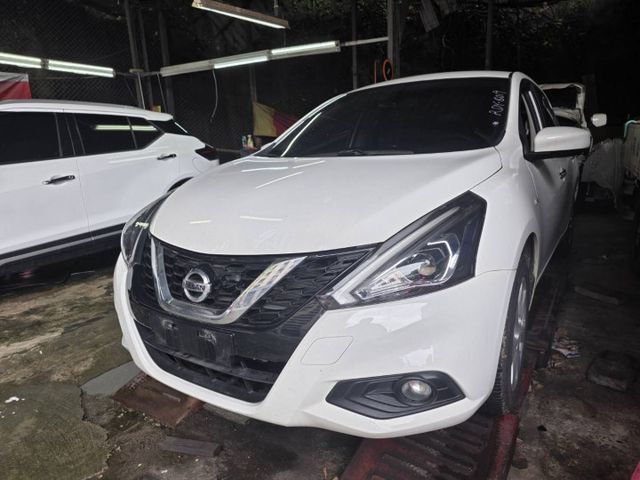 全車原鈑件 優質代步 多功能安卓主機 CARPLAY 藍牙音樂 ABS 循跡防滑 倒車影像 胎壓偵測  第1張相片