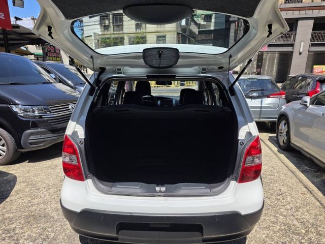 僅跑10萬 可認證 車超美 恆溫 旅行架 大空間 省油代步首選  第7張相片