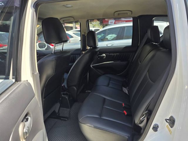 僅跑10萬 可認證 車超美 恆溫 旅行架 大空間 省油代步首選  第8張相片