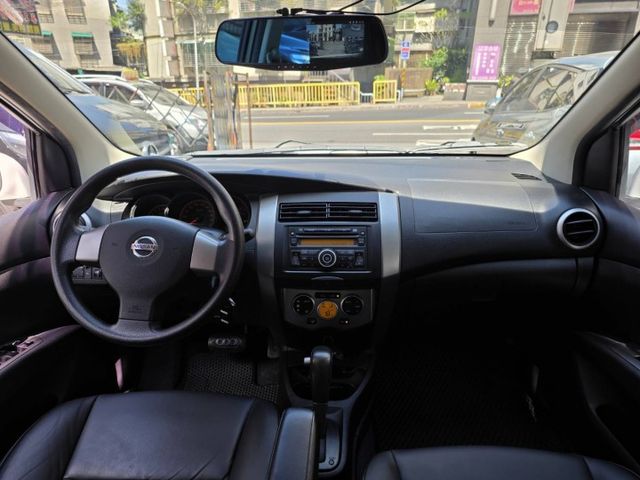 僅跑10萬 可認證 車超美 恆溫 旅行架 大空間 省油代步首選  第9張相片