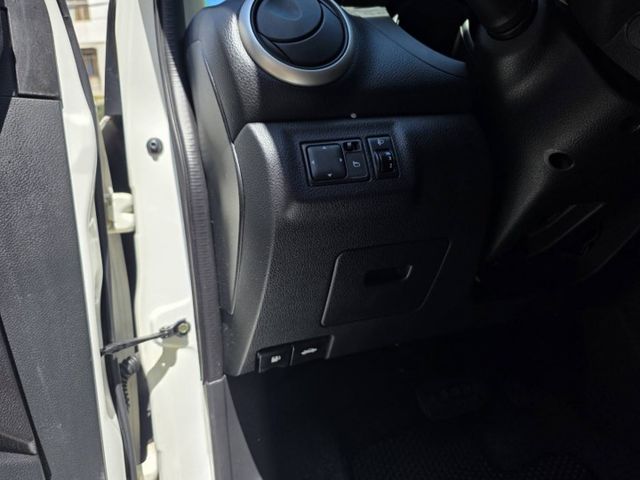 僅跑10萬 可認證 車超美 恆溫 旅行架 大空間 省油代步首選  第12張相片