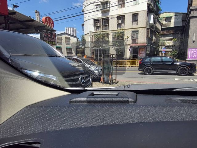 僅跑10萬 可認證 車超美 恆溫 旅行架 大空間 省油代步首選  第16張相片