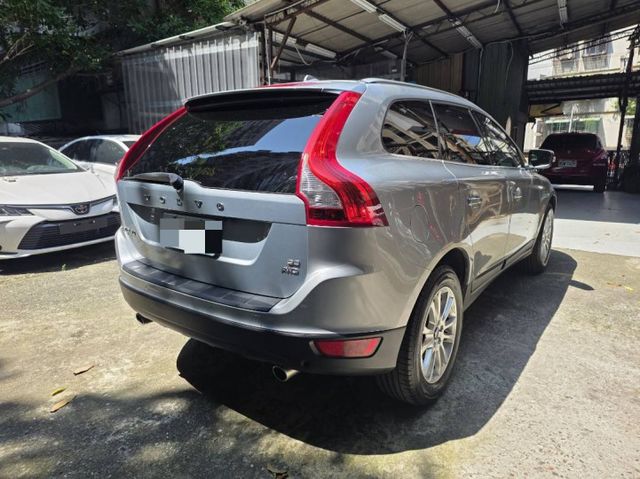 頂級安全與配備 ACC跟車 電動尾門 倒車顯影 電動收折 電動記憶椅 電子手煞  第4張相片