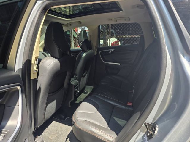 頂級安全與配備 ACC跟車 電動尾門 倒車顯影 電動收折 電動記憶椅 電子手煞  第9張相片