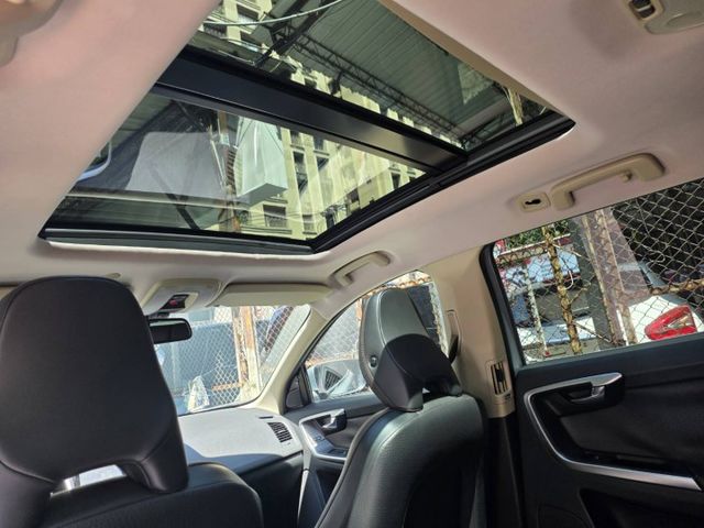 頂級安全與配備 ACC跟車 電動尾門 倒車顯影 電動收折 電動記憶椅 電子手煞  第10張相片