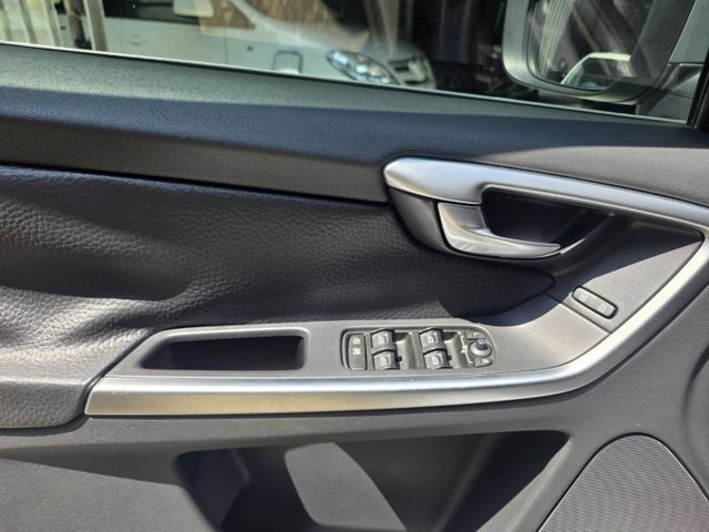 頂級安全與配備 ACC跟車 電動尾門 倒車顯影 電動收折 電動記憶椅 電子手煞  第13張相片