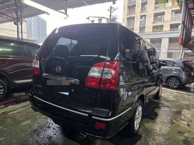 八人座 僅跑15萬 內外超優 里程保證 可認證  第3張相片