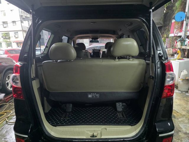 八人座 僅跑15萬 內外超優 里程保證 可認證  第5張相片