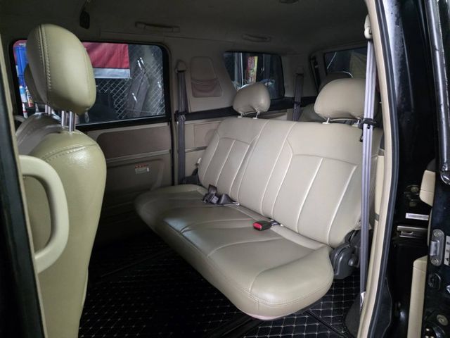 八人座 僅跑15萬 內外超優 里程保證 可認證  第6張相片