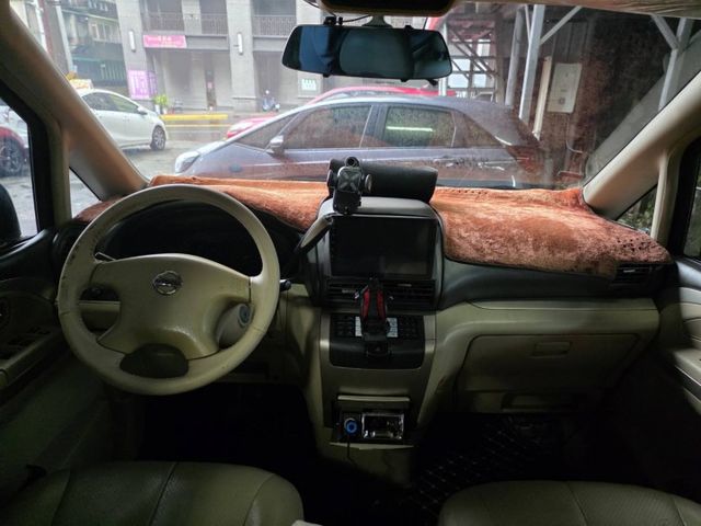 八人座 僅跑15萬 內外超優 里程保證 可認證  第8張相片