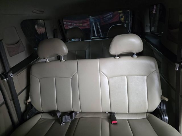 八人座 僅跑15萬 內外超優 里程保證 可認證  第11張相片