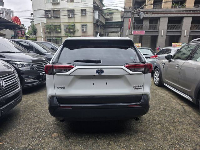 家庭出遊首選！ 全速域定速、自動煞停配備齊全，守護全家人安全。超大後車廂空間，露營採買輕鬆搞定  第5張相片