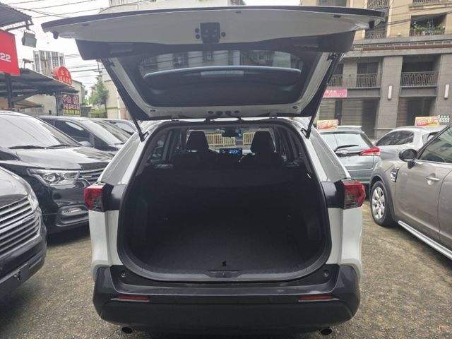 家庭出遊首選！ 全速域定速、自動煞停配備齊全，守護全家人安全。超大後車廂空間，露營採買輕鬆搞定  第7張相片