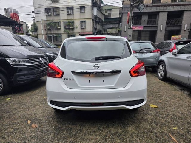 全車原鈑件 優質代步 多功能安卓主機 CARPLAY 藍牙音樂 ABS 循跡防滑 倒車影像 胎壓偵測  第5張相片
