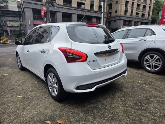 全車原鈑件 優質代步 多功能安卓主機 CARPLAY 藍牙音樂 ABS 循跡防滑 倒車影像 胎壓偵測  第6張相片