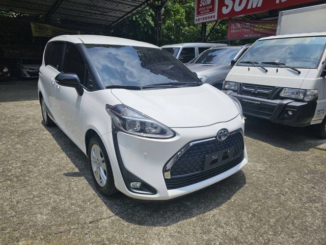 單邊電動滑門、定速、車道偏移、車前雷達、預警系統、防滑、盲點偵測、多功能方向盤、倒車顯影  第15張相片
