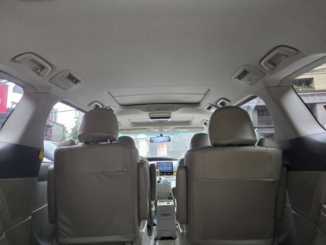 車況超優 倒車顯影 網路電視 藍芽音樂 電尾門 雙側電滑門 高清數位前後錄影  第三排電動收折  第11張相片