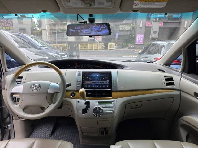 車況超優 倒車顯影 網路電視 藍芽音樂 電尾門 雙側電滑門 高清數位前後錄影  第三排電動收折  第14張相片