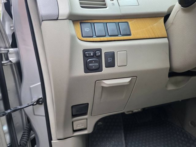 車況超優 倒車顯影 網路電視 藍芽音樂 電尾門 雙側電滑門 高清數位前後錄影  第三排電動收折  第16張相片