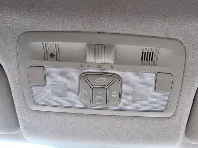 車況超優 倒車顯影 網路電視 藍芽音樂 電尾門 雙側電滑門 高清數位前後錄影  第三排電動收折  第19張相片