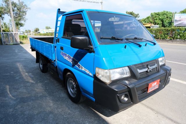 ✔️手排 ✔️音響設備✔️木床  第3張相片