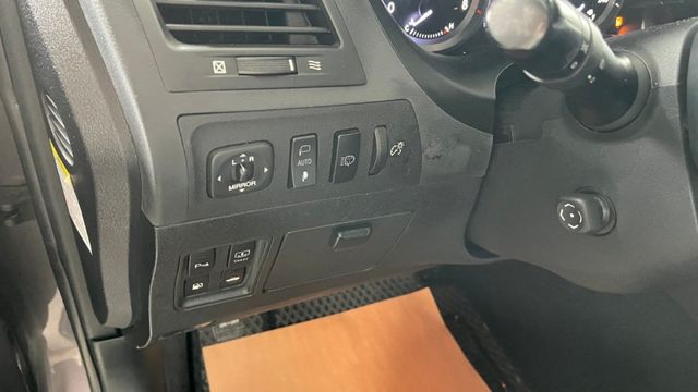 2011年 LEXUS ES350 電動座椅/GARMIN導航/免鑰匙啟動 舒適車款  第9張相片