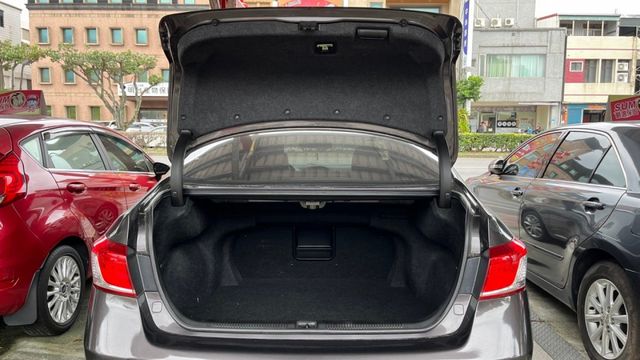 2011年 LEXUS ES350 電動座椅/GARMIN導航/免鑰匙啟動 舒適車款  第15張相片