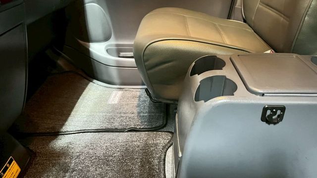 2005年  TOYOTA 海力士  八人座廂型車  自排! 皮椅! 乾淨~ 歡迎賞車《可貸款》  第3張相片