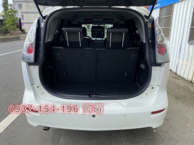 便宜好入手，七人座休旅車，天窗，安全氣囊，電動椅，多功能影音，可全額貸款。  第13張相片