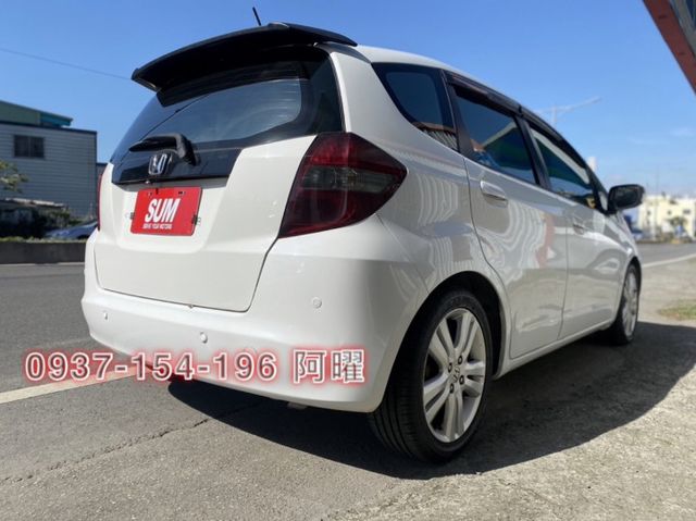 換檔撥片，衛星導航，安全氣囊，實用性高的優質小車，代步車最佳首選。  第2張相片