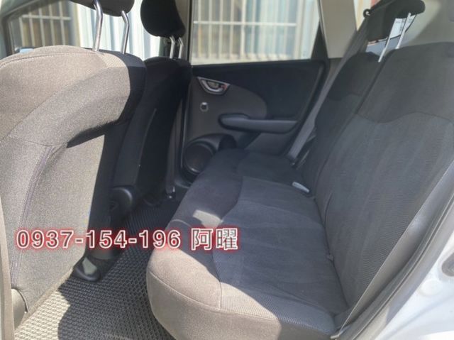 換檔撥片，衛星導航，安全氣囊，實用性高的優質小車，代步車最佳首選。  第4張相片