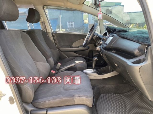 換檔撥片，衛星導航，安全氣囊，實用性高的優質小車，代步車最佳首選。  第6張相片