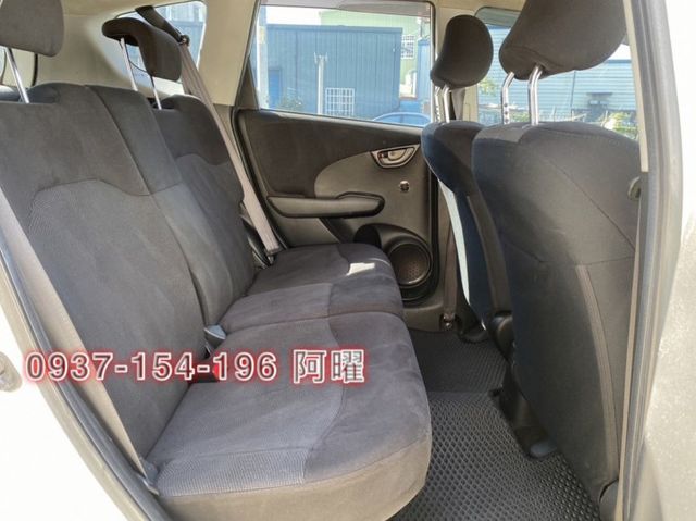 換檔撥片，衛星導航，安全氣囊，實用性高的優質小車，代步車最佳首選。  第7張相片