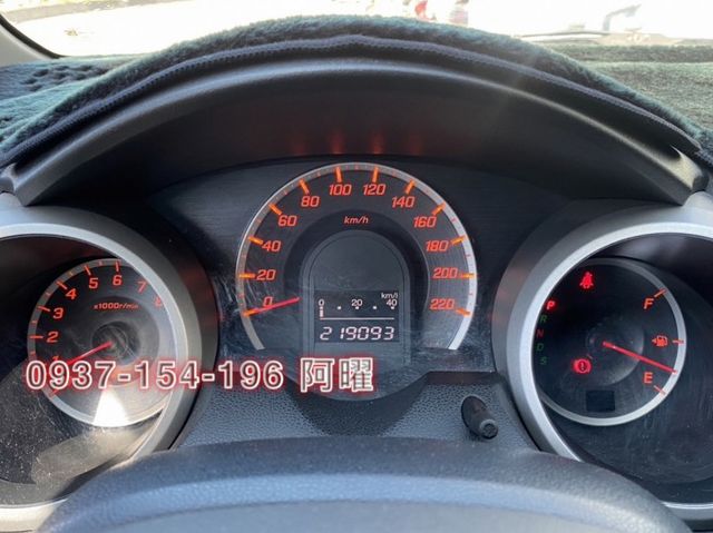 換檔撥片，衛星導航，安全氣囊，實用性高的優質小車，代步車最佳首選。  第9張相片