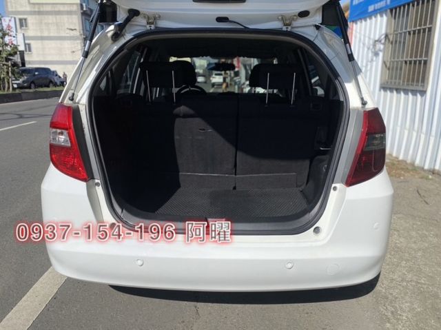換檔撥片，衛星導航，安全氣囊，實用性高的優質小車，代步車最佳首選。  第11張相片