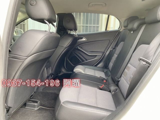 總代理，里程跑少少，跨界小休旅，免鑰匙啟閉，電動椅，電尾門，倒車顯影。  第4張相片