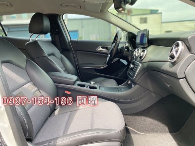 總代理，里程跑少少，跨界小休旅，免鑰匙啟閉，電動椅，電尾門，倒車顯影。  第6張相片