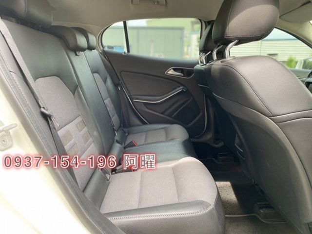 總代理，里程跑少少，跨界小休旅，免鑰匙啟閉，電動椅，電尾門，倒車顯影。  第7張相片