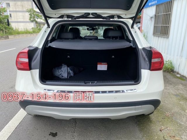 總代理，里程跑少少，跨界小休旅，免鑰匙啟閉，電動椅，電尾門，倒車顯影。  第11張相片