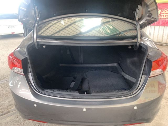 ELANTRA  第10張相片