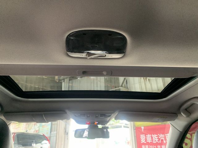 四輪驅動，X-MODE越野模式，天窗 換檔撥片 分區溫控 電動椅 IKEY 定速 中控螢幕 電尾門  第17張相片