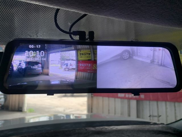KICKS  第14張相片